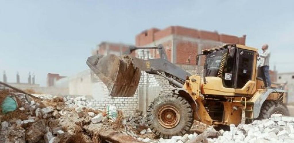 مواصلة حملات التصدى لأعمال البناء المخالف بنطاق حي العامرية أول