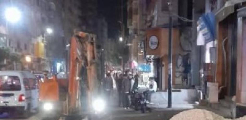 حي العجمي يواصل تنفيذ أعمال رصف الطرق ورفع كفاءتها ضمن أعمال رد الشئ لأصله بنطاق الحى