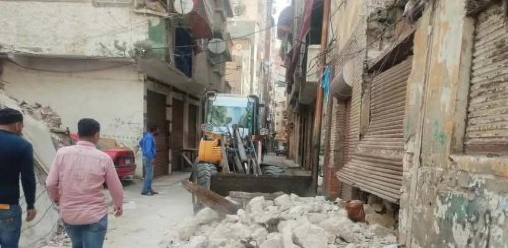 تطوير طرق الجمرك ومواجهة الطوارئ: رئيس الحي يتفقد رصف "المسافر خانة" ويتابع إصلاح هبوط "الجعراني"