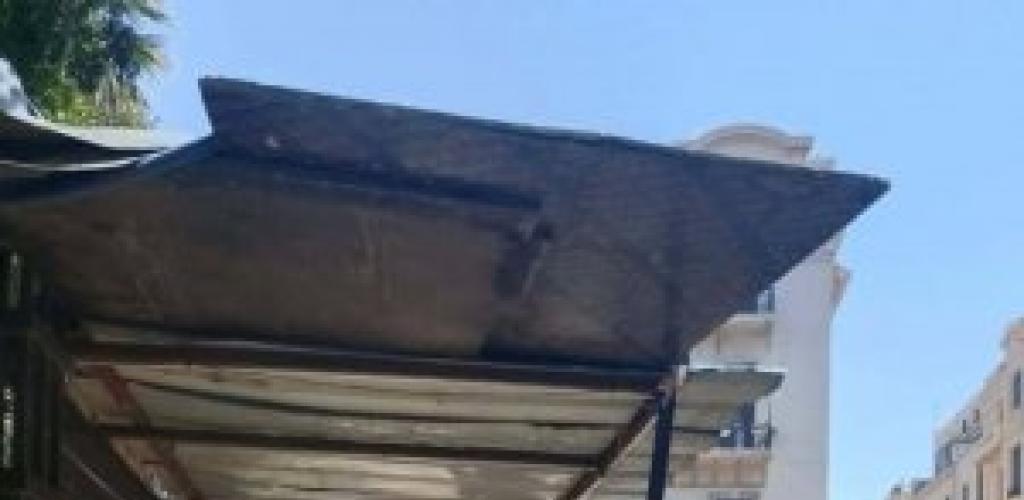 بقيادة رئيس الحي.. إزالة التعديات على الأرصفة بمدخل المستشفى الأميري الجامعي بالإسكندرية