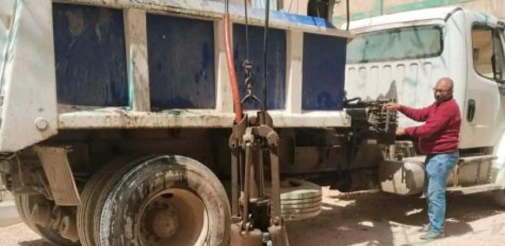 حى العجمى يتابع أعمال الصيانة اللازمة لمرافق الصرف الصحى لتحسين الخدمات بنطاق الحى