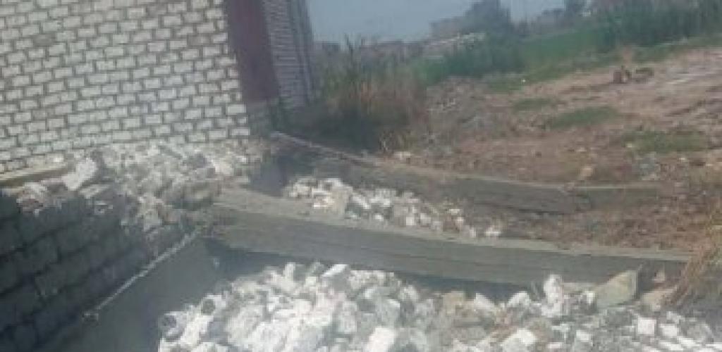 حي المنتزه ثانٍ يضرب بيد من حديد.. إزالة فورية لأعمال بناء مخالف بعزبة البرنس