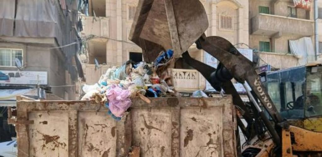 رئيس حي شرق تقود حملة مكبرة لإزالة الاشغالات والتعديات من حرم الطريق