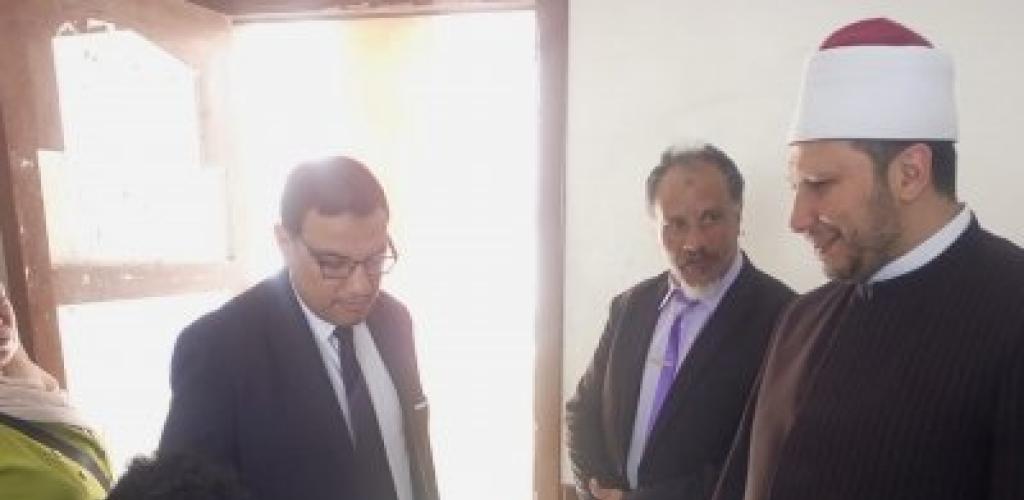 رئيس منطقة الإسكندرية الأزهرية يواصل متابعته الميدانية لِلجان الشهادتين الابتدائية والإعدادية