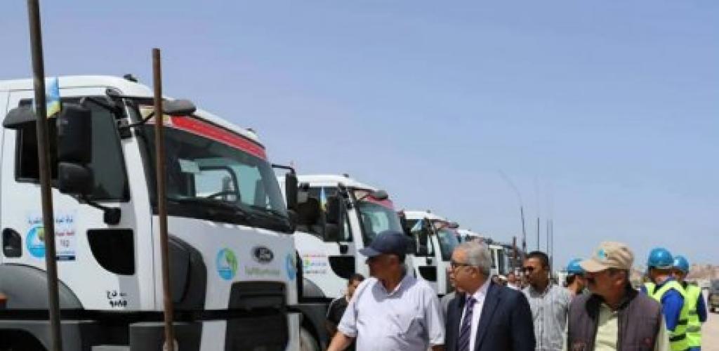 اصطفاف معدات شركة الصرف الصحي بالإسكندرية للتأكد من الجاهزية والاستعداد الكامل
