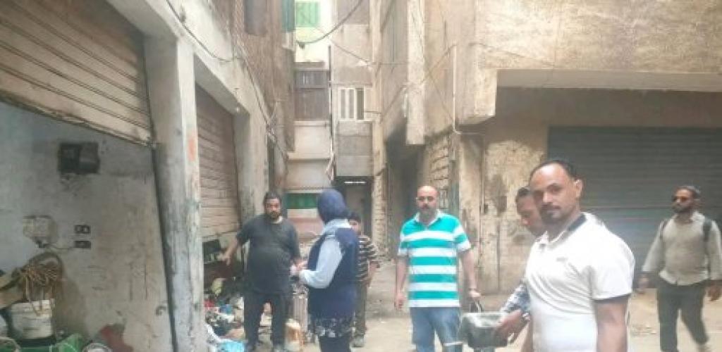 رئيس حى العجمى تواصل حملات مكافحة ظاهرة النباشين  والحملات تدااهم بؤر ومخازن تجميع وبيع المفروزات بالمناطق السكنية بشارع البيطاش