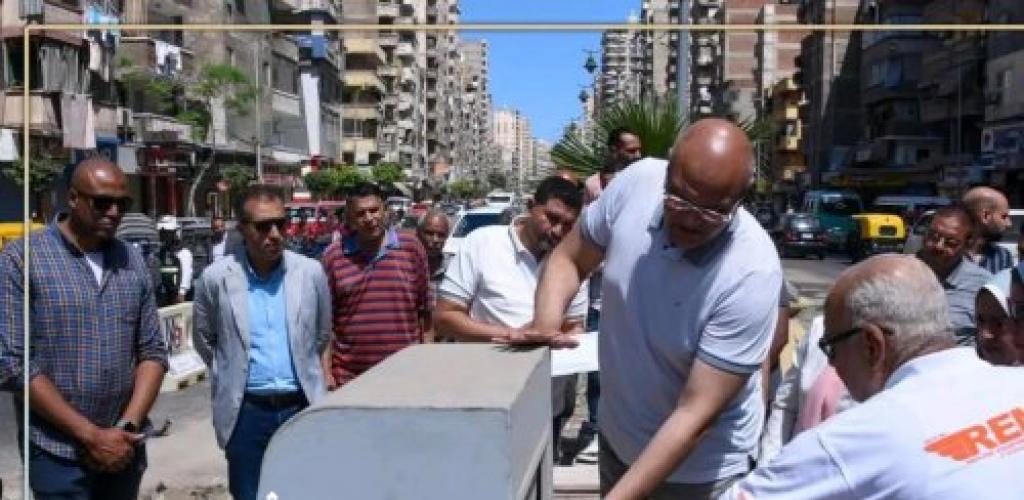 محافظ الإسكندرية يطلق أول تجربة لصناديق القمامة المدفونة تحت الأرض بشارع 45 بحي المنتزه ثان