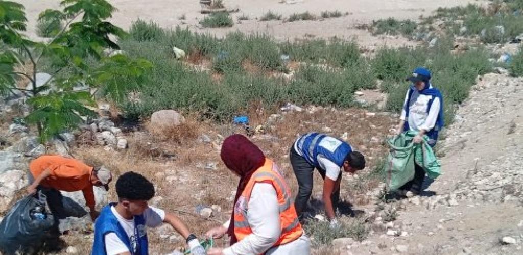 شباب "خليك إيجابي" ينظمون حملة كبرى لتجميل المسرح الروماني بالإسكندرية