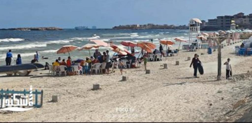 قبل ما تنزل البحر.. خريطة رايات شواطئ الإسكندرية وأرقام الشكاوى الساخنة