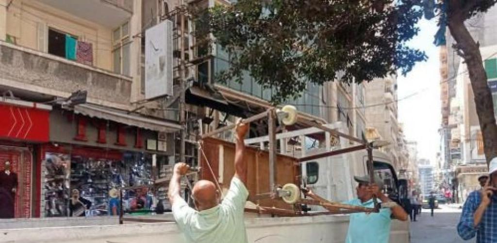 حملة مكبرة لـ "حي وسط" تضبط 105 حالات إشغال وتفرض الانضباط في 5 شوارع رئيسية