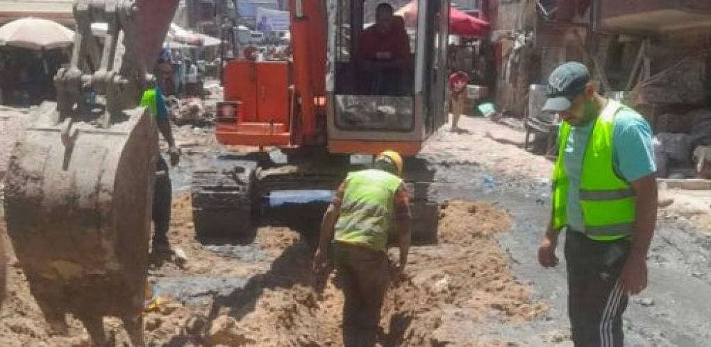 تطوير البنية التحتية بغرب الإسكندرية.. استمرار أعمال إحلال وتجديد شبكة الصرف الصحي بشارع سوق الدخيلة