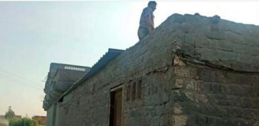 في المهد.. حي العامرية أول بالإسكندرية يزيل "تانده" مخالفة مساحتها 90 متراً