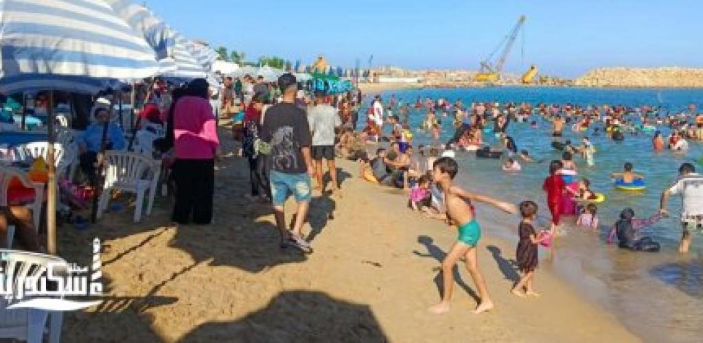 الإدارة المركزية للسياحة والمصايف: إقبال واسع على شواطئ الإسكندرية ورفع الرايات الخضراء والصفراء