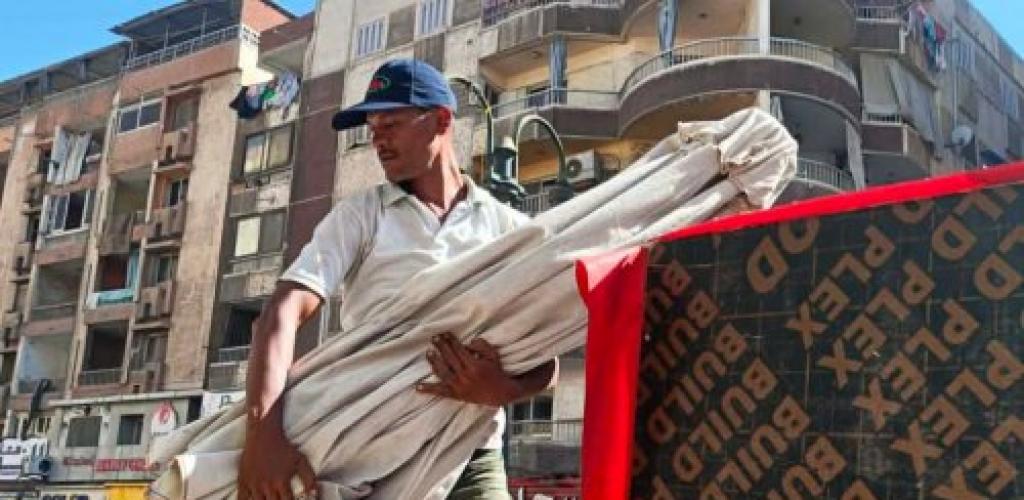 ضبط ١١٠حالة إشغال متنوع ضمن جهود حى العجمى لإزالة الاشغالات والتعديات على الطريق العام