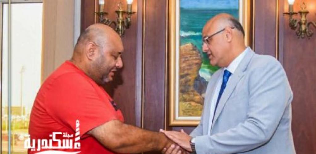 محافظ الإسكندرية يكرم أسرة الشاب زياد تقديرًا لموقفه البطولي وتضحيته لإنقاذ 6 أشخاص من الغرق