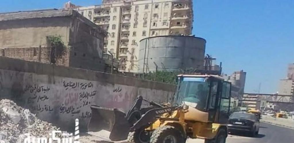 رفع 50 طنًا من مخلفات الرديم من محور المحمودية بالتعاون مع جهاز تجميل المدينة
