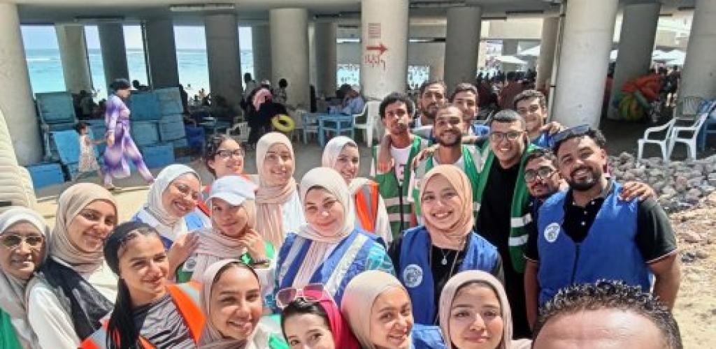 خليك إيجابي» ترسم البسمة على وجوه الأطفال مرضى السرطان في يوم ترفيهي بشاطئ جزيرة الذهب