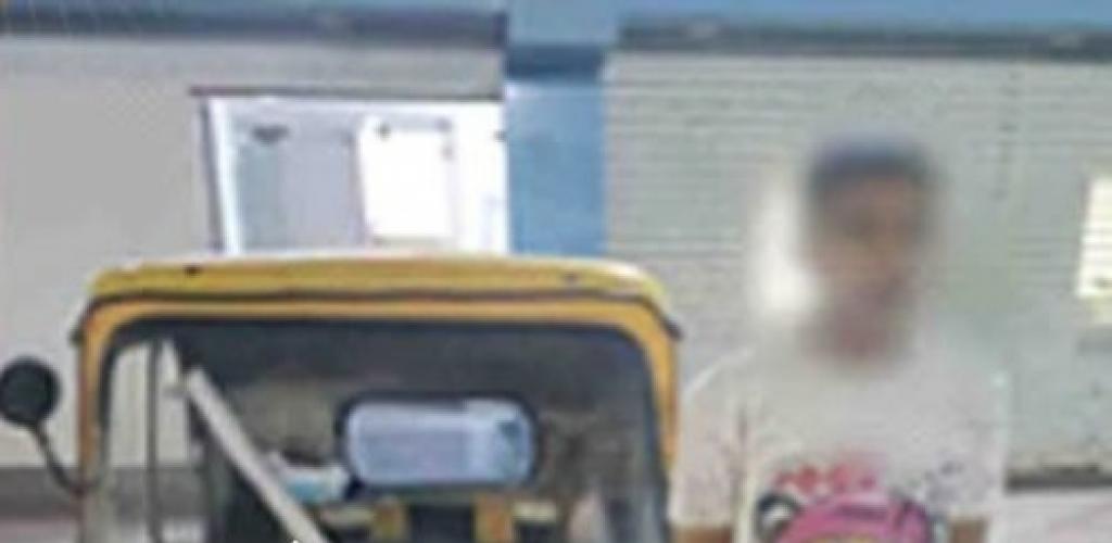 الأمن يضبط سائق "توك توك" صدم سيارة وسار عكس الاتجاه بالإسكندرية