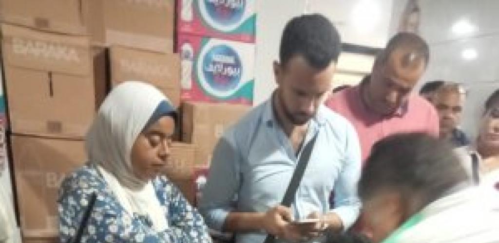 حملة رقابية موسعة في حي وسط بالإسكندرية تسفر عن غلق 6 محال وتحرير 37 محضرًا وإعدام 62 كجم أغذية فاسدة