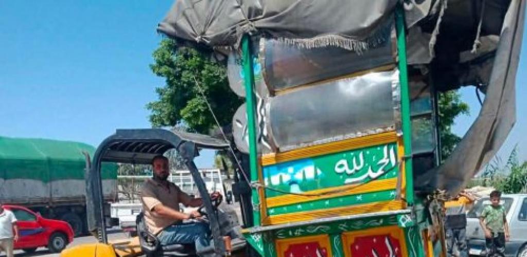 فرض الانضباط المروري.. حملة مكثفة لرفع الإشغالات والتعديات على الطريق الصحراوي بحي العامرية أول
