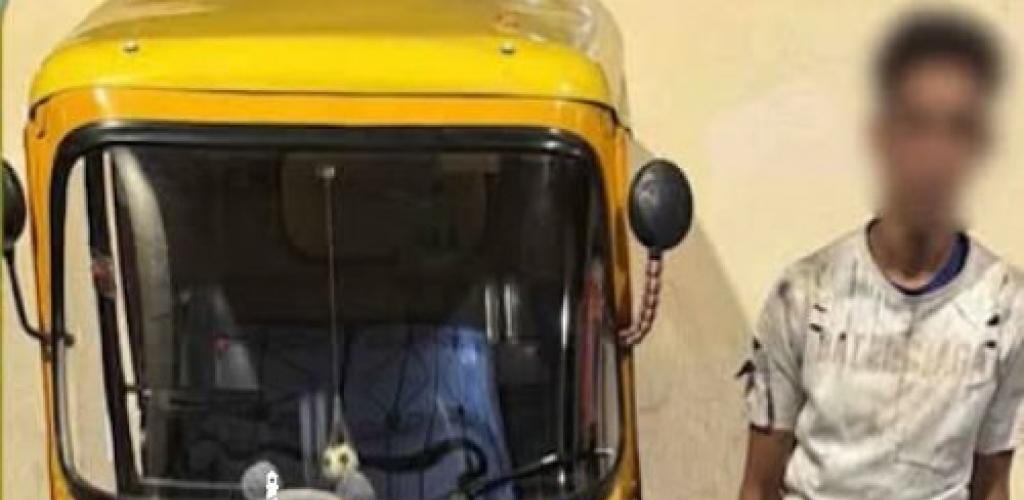 ضبط سائق "توك توك" سار عكس الاتجاه وأتلف سيارة مواطن بالإسكندرية