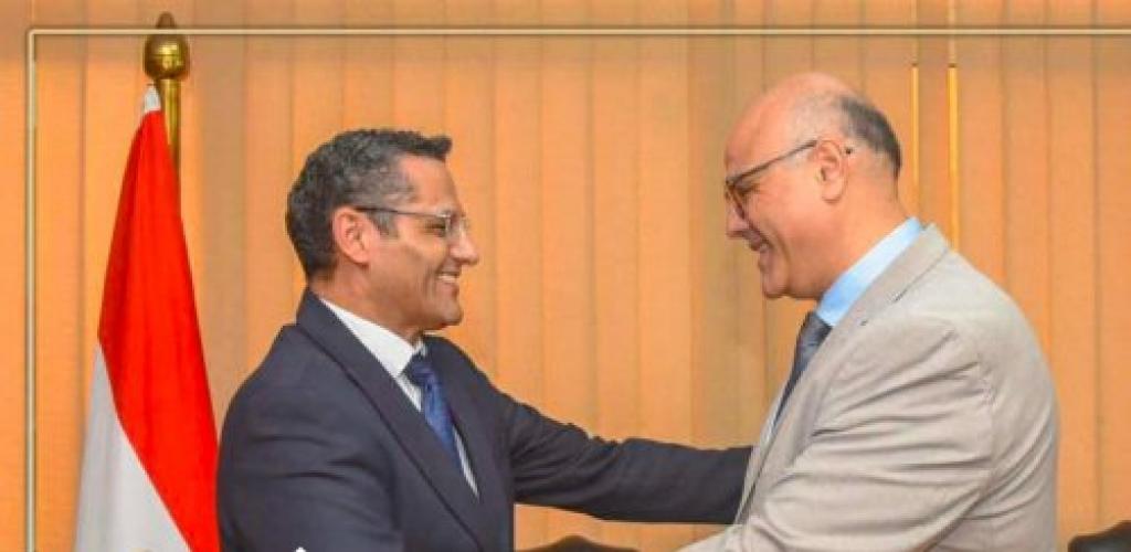 محافظ الإسكندرية يستعرض أمام نقيب الصحفيين خطط التطوير والمشروعات القومية الكبرى التي تشهدها المحافظة