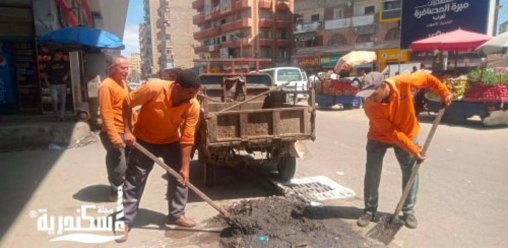 حي العجمي يكثف أعمال تطهير الشنايش والمطابق استعدادًا لموسم الأمطار