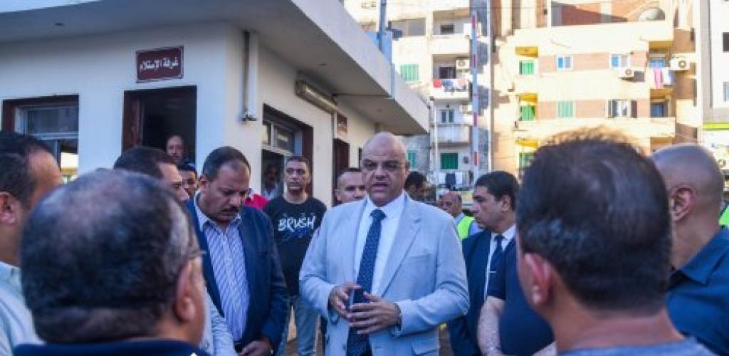محافظ الإسكندرية يتفقد جراج تشغيل وصيانة أتوبيسات هيئة النقل العام بمنطقة سيدي بشر وموقفي فيكتوريا وباكوس لمتابعة انتظام خطوط سير مركبات النقل البديلة المخصصة لخدمة المواطنين والطلاب