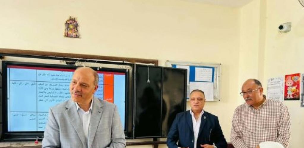 مدير تعليم الإسكندرية من داخل فصل الطالبات.. حوار حول البكالوريا المصرية واستحضار لبطولات أكتوبر بمدرسة الحرمين تقسيم الزهور