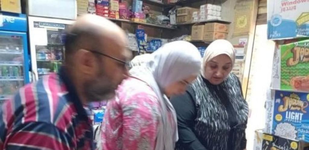 رئيس حي غرب تقود حملة مكبره للتفتيش علي المحال والمنشآت والتاكد من سلامة الاغذية وصلاحيتها بشوراع الوهابي