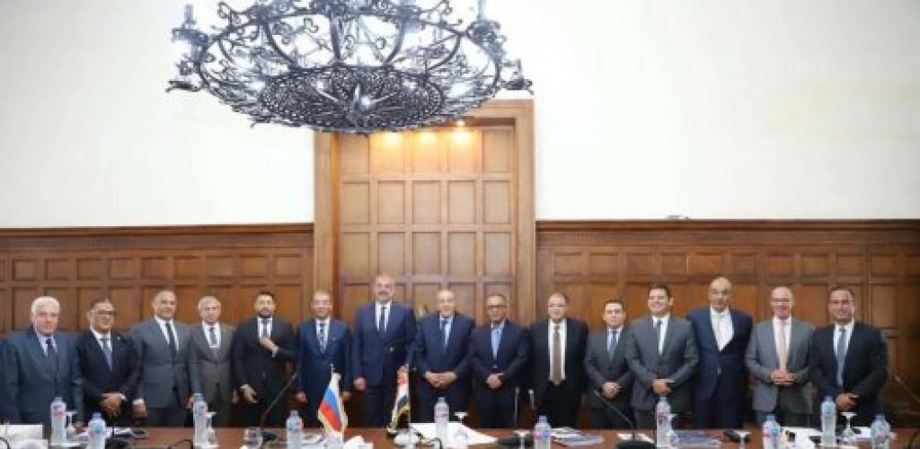 "غرفة الإسكندرية" تكرم قنصل عام روسيا الاتحادية بالإسكندرية خلال حفل وداعه