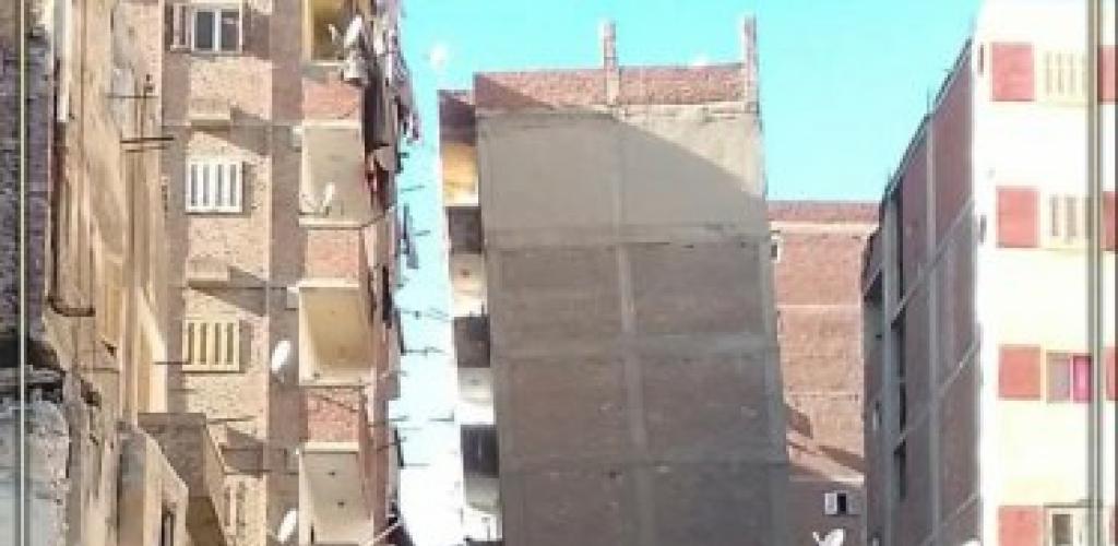 إخلاء عاجل وقرار إزالة.. محافظ الإسكندرية ومدير الأمن يتابعون تداعيات ميل عقار في حي غرب