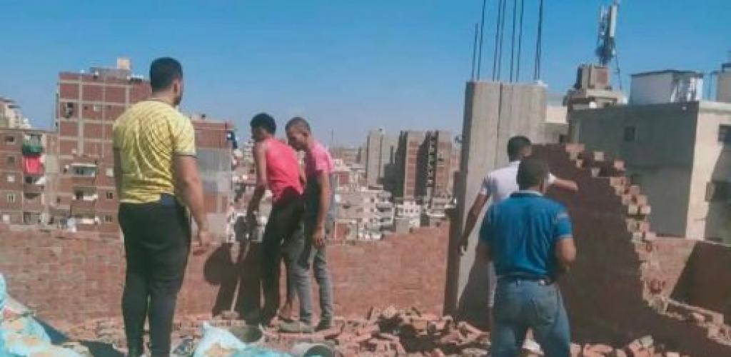حي الجمرك بالإسكندرية يشن حملة موسعة لإزالة الإعلانات المخالفة ومواجهة البناء غير المرخص