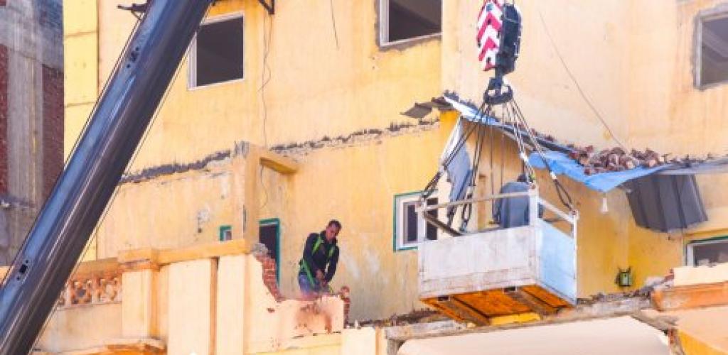 أيمن عطية يتابع أزمة عقاري لامبروزو والمازني ويوجه بدعم الأسر المتضررة