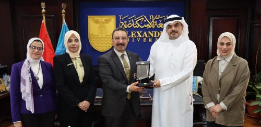 جامعة الإسكندرية تبحث تعزيز التعاون الأكاديمي مع المكتب الثقافي الكويتي