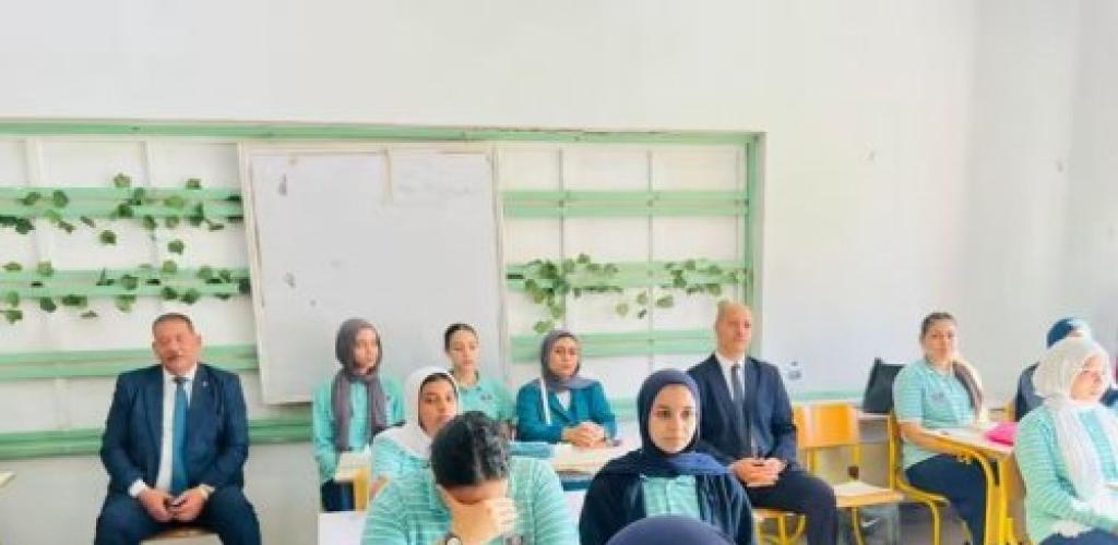 من قلب الفصول.. عربي أبو زيد يتابع انتظام الدراسة بمجمع زهران الرسمية لغات بشرق الإسكندرية.. وحوار أبوي مع الطلاب ورسائل تحفيزية للمعلمين.