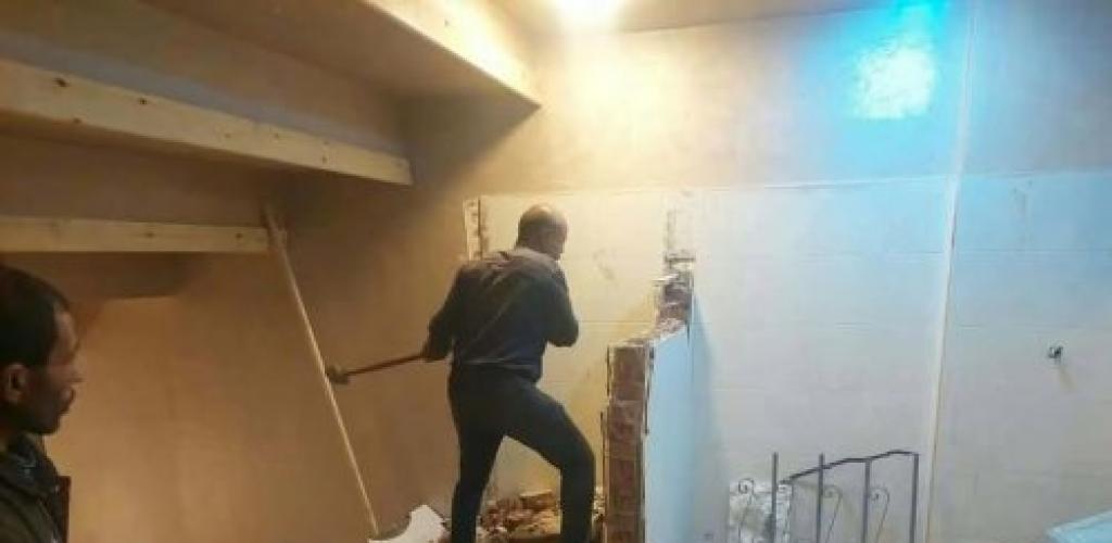 إيقاف وإزالة بناء مخالف داخل محل بسور النادي الأوليمبي بـ "وسط الإسكندرية"