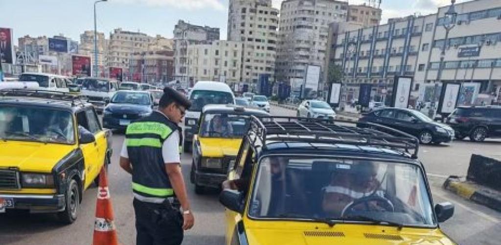 حملات مرورية مكثفة على «طريق الجيش» بالإسكندرية لفرض الانضباط وإزالة الإشغالات