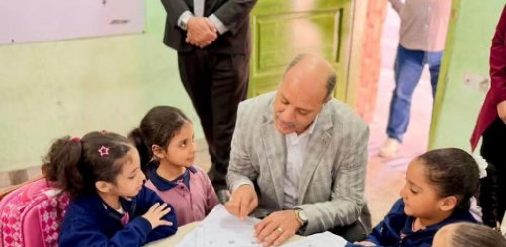 مدير تعليم الإسكندرية يتابع انتظام الدراسة بمدرسة مصطفى مشرفة الابتدائية بإدارة المنتزه أول التعليمية