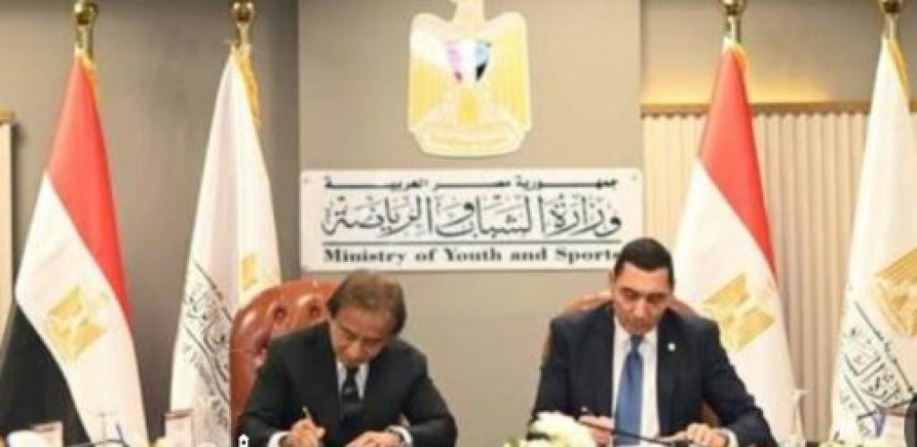 وزير الشباب والرياضة يوقّع بروتوكول تعاون مع مجموعة شركات حديد عز بقيمة 150 مليون جنيه