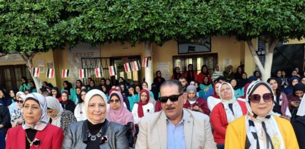 مدير ادارة شرق التعليمية يشهدحفل أكتوبر بمدرسة البحر المتوسط الثانوية