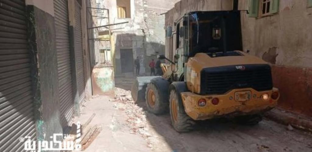 5 أطنان أنقاض.. حي غرب الإسكندرية يفتح شارع الحماسة ويواصل حملات النظافة