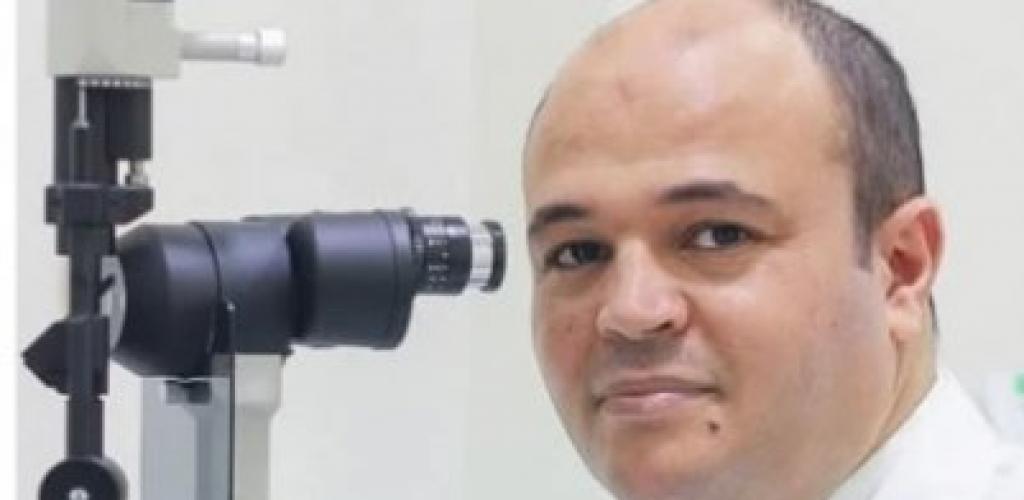 "دكتور  . محمد العشري  استشاري طب وجراحة العيون