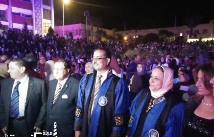 كلية الآداب بالإسكندرية تحتفل بخريجيها لأول مرة فى الملعب الرياضى