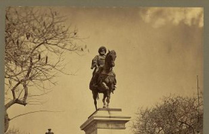 صورة نادرة لتمثال محمد على بالمنشية الاسكندرية عام 1867