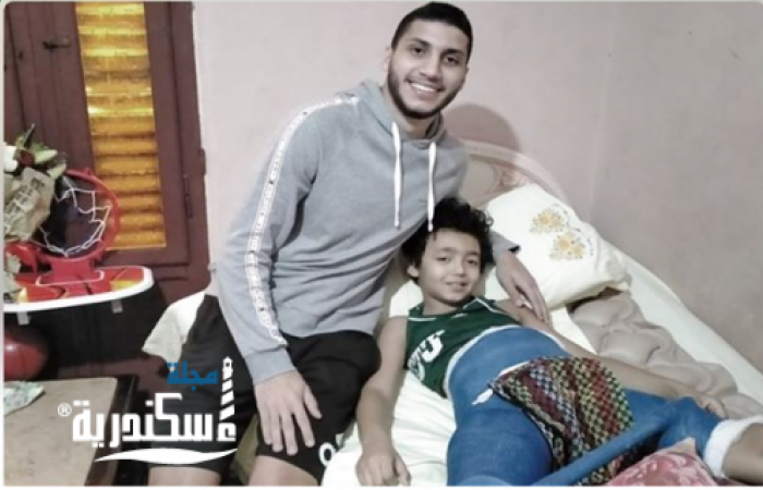 لاعب الفريق الاول للسلة بنادى الاتحاد "احمد عادل" يحرص على زيارة الناشئ الصغير