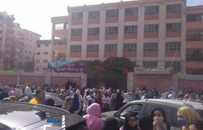 أستهتار طلاب الثانويه العامه وعدم ألتزامهم بالأجراءات الأحترازيه في أول يوم