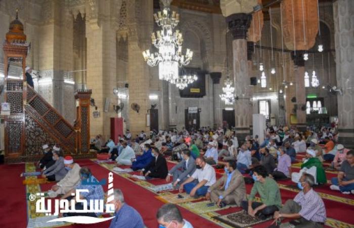 محافظ الإسكندرية يؤدي أول صلاة الجمعة من مسجد أبي العباس المرسي بعد توقف ٥ شهور بسبب أزمة كورونا