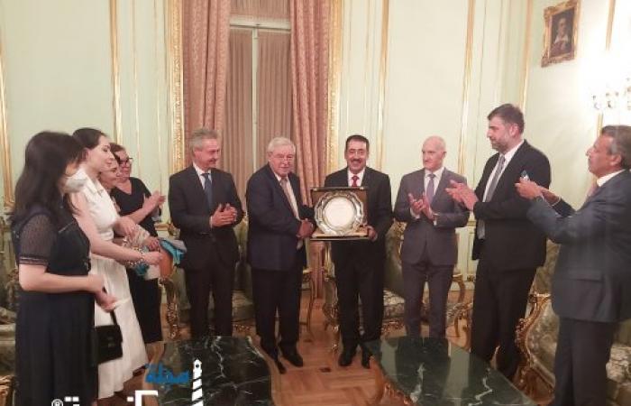 الدباس يستلم عمادة السلك الدبلوماسي خلفآ للسفير رشيد صديقوف بالإسكندرية