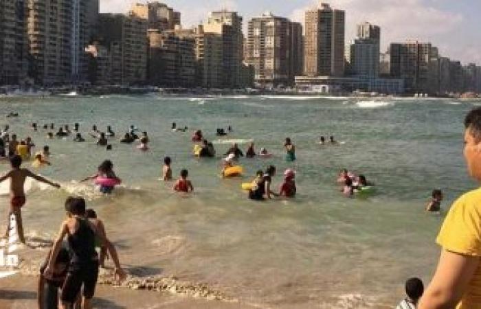 "السياحة و المصايف"البحر مضطرب و6 شواطئ آمنة للسباحة في الإسكندرية